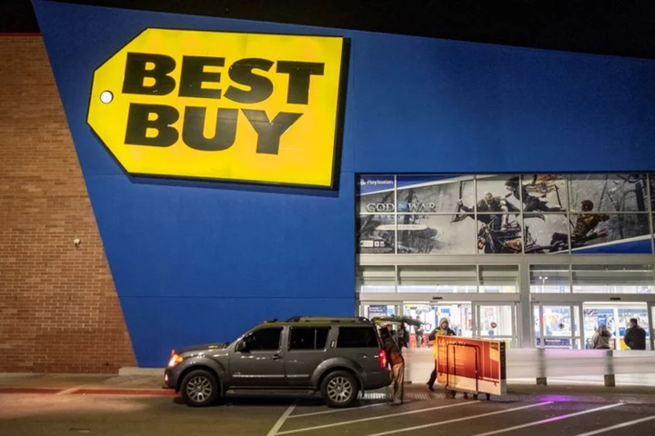 Best Buy beats quarterly profit estimates