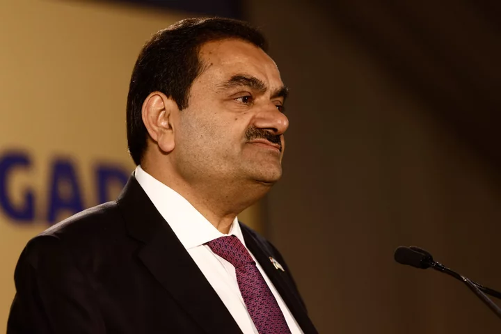 Adani Group’s Flagship, Utility Firm Seek to Raise $2.6 Billion