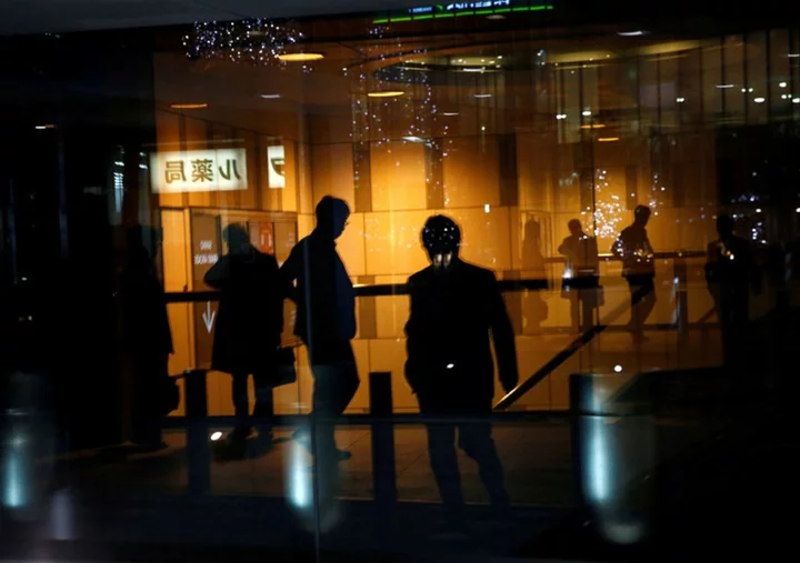 Surging stocks turn Tokyo into hot job market for fund managers