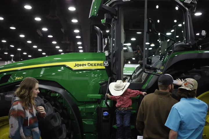 Deere Raises Profit Outlook With Farmer Demand Still Strong