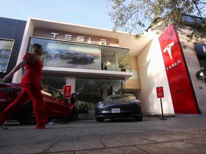 Tesla sales slow, missing Wall Street forecasts