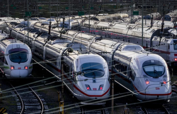 German union calls on train drivers to strike this week in a rancorous pay dispute