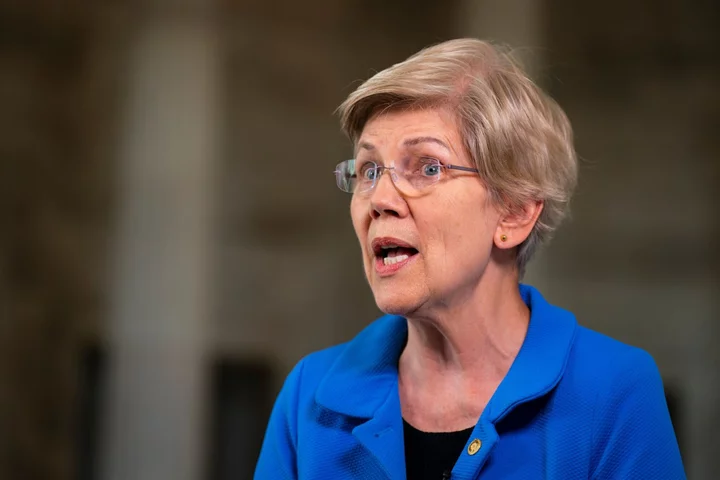 Elizabeth Warren Demands Probes of Elon Musk, SpaceX After Ukraine Revelations