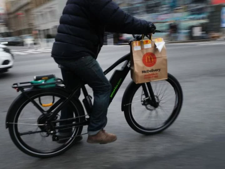 New York City announces minimum wage for app food delivery workers