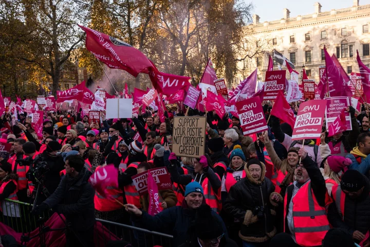 Royal Mail Plunges to £1 Billion Loss After Fight With Union