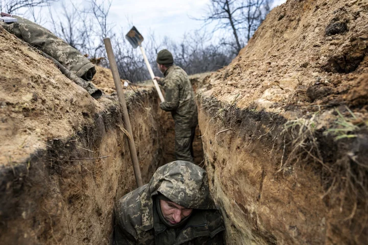 Zelenskiy Demands New Fortifications With War Risks Mounting 