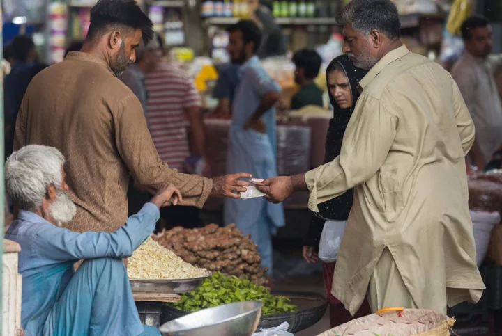 Pakistan Moves to Ease Pressure on Rupee in Retail Market