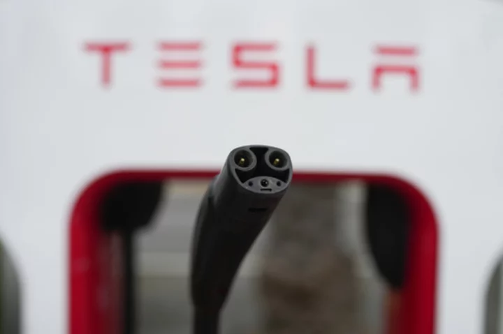 Second-largest US electric vehicle fast-charging network to add Tesla connectors