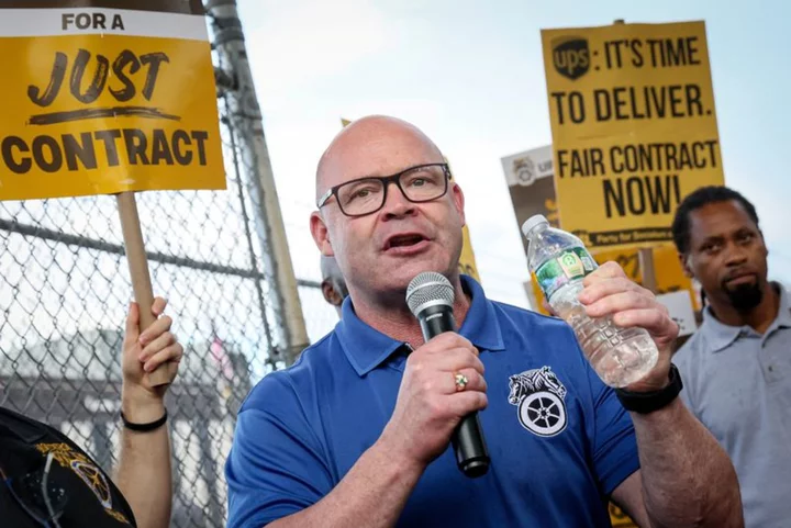 Teamsters chief says still open to deal with UPS