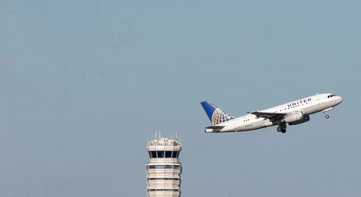 United Airlines to announce order for 110 Airbus, Boeing jets -sources