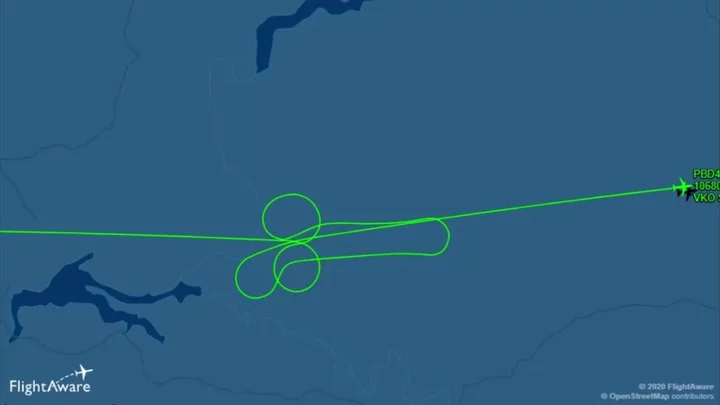 'Frustrated' pilot draws massive penis in sky after being diverted