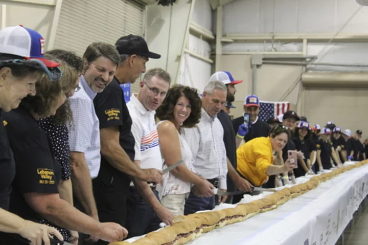 Enormous Lebanon bologna sandwich unveiled at Pennsylvania community fair