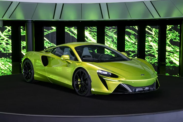 Real Supercars Won’t Be Electric Until 2030, McLaren CEO Says