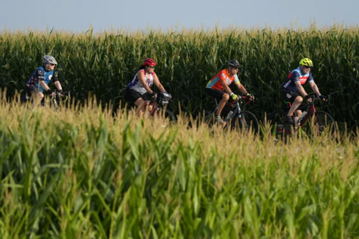 Pedaling beats polarization in a huge, cross-Iowa bike ride