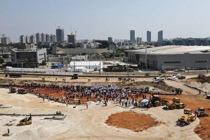 Tel Aviv gets new metro line but Sabbath-closure stirs secular anger