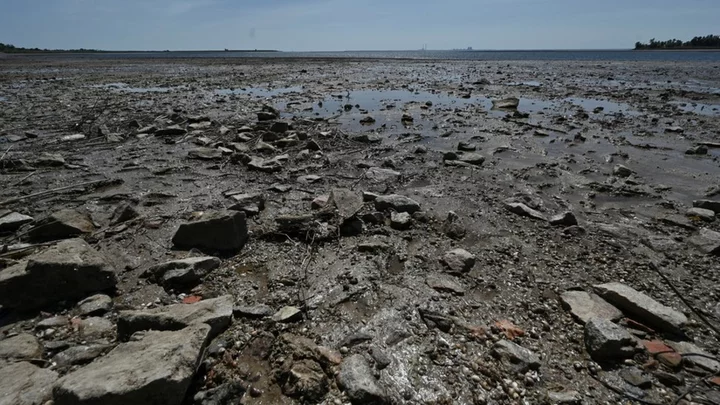 Ukraine dam: Satellite images reveal Kakhovka canals drying up