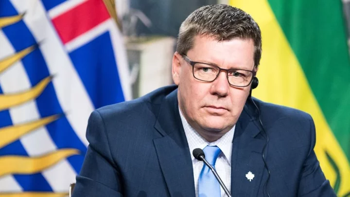 Saskatchewan premier vows to veto ruling on school pronoun policy