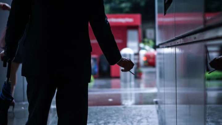 Stare at smokers to stop them, Hong Kong health chief urges public