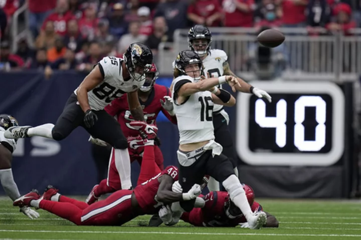 Trevor Lawrence throws for 364 yards, Texans miss late field goal as Jags hold on for 24-21 win