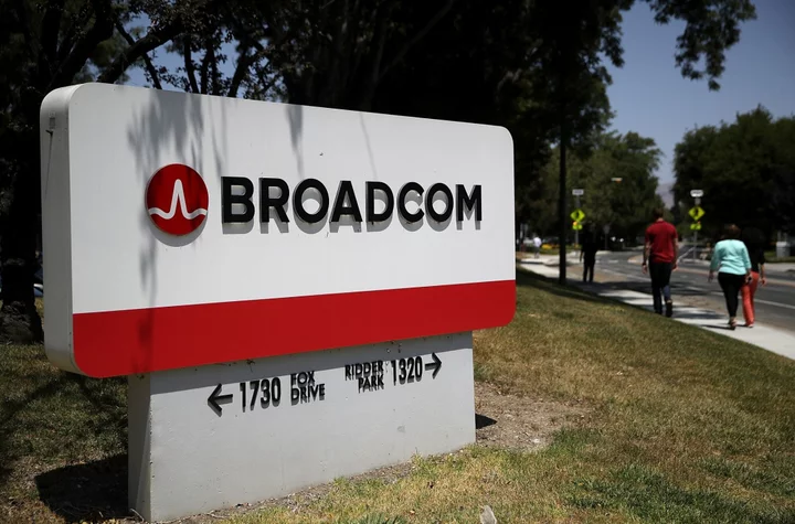 Broadcom Secures $28.4 Billion Debt Financing for VMware Buy