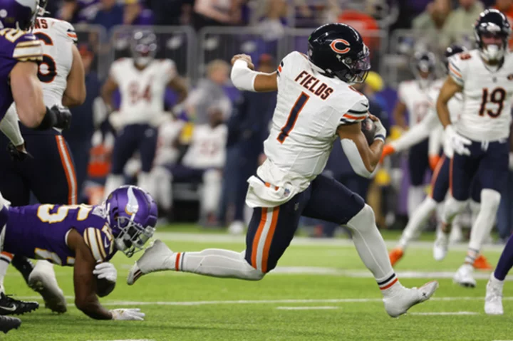 Bears outlast Vikings 12-10 on 4th field goal by Santos after 4 interceptions of Dobbs