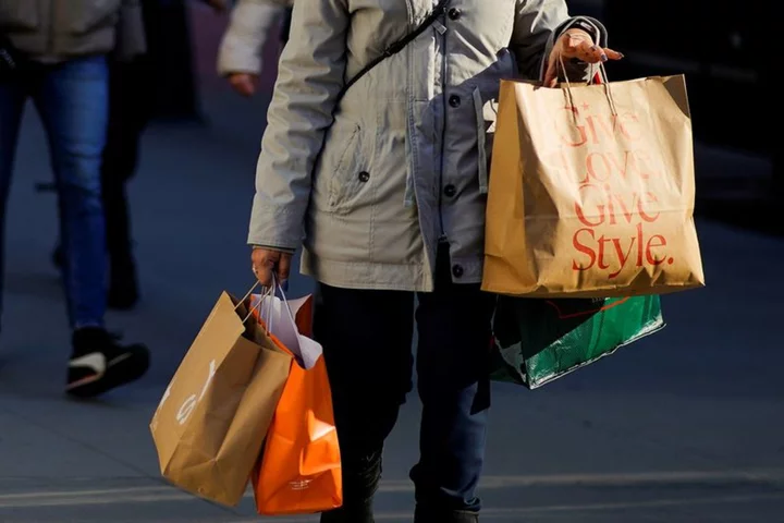 US consumer confidence ebbs in September