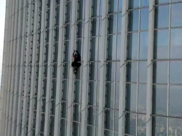 British man climbs 72 floors up the outside of South Korea's Lotte Tower in Seoul