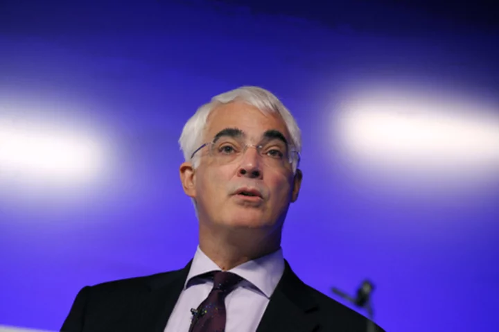 Former UK Treasury chief Alistair Darling, who steered nation through a credit crunch, has died