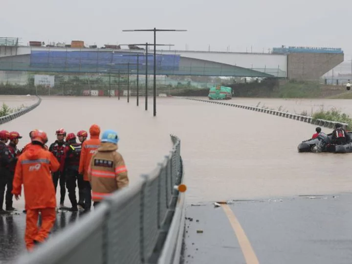 Large-scale rescue operation recovers 7 bodies after flooding traps cars in South Korea tunnel