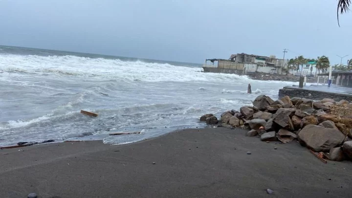 Powerful Hurricane Hilary to weaken before reaching California Sunday