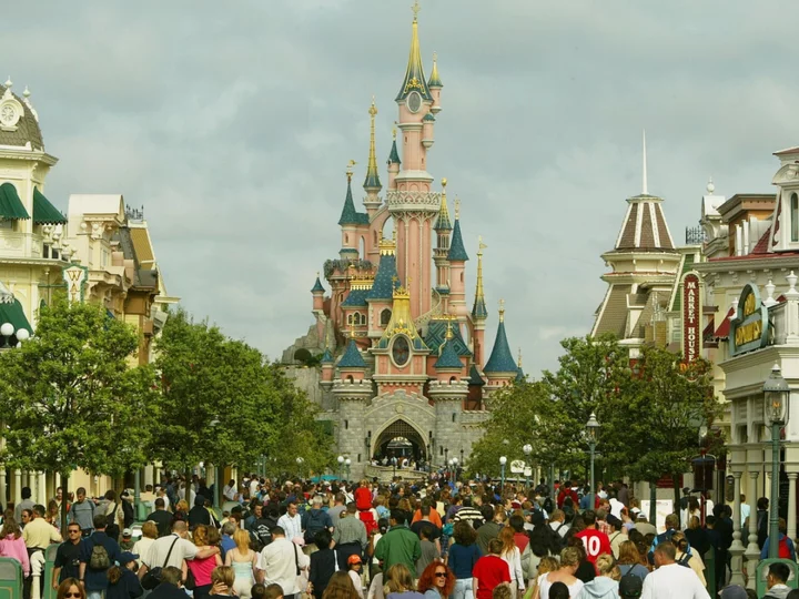 Train accidentally takes EU politicians to Disneyland because of signalling error