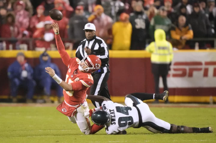 Inspired by high schooler, Jalen Carter nearly picked Patrick Mahomes' spike late in the first half