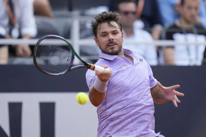 Wawrinka beats Murray at rare ATP Challenger Tour match between Grand Slam champs