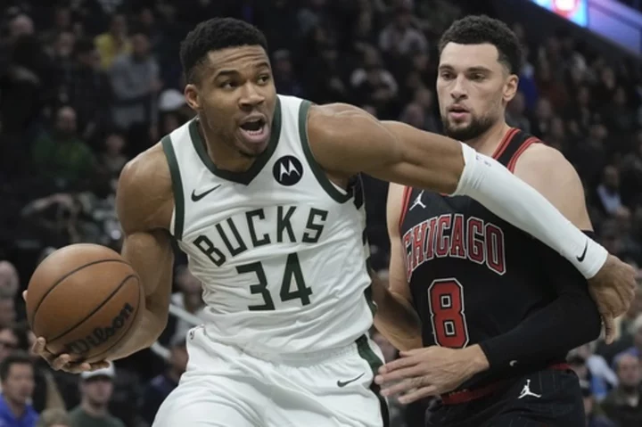 Bucks' Antetokounmpo won't play Wednesday at Toronto because of calf strain