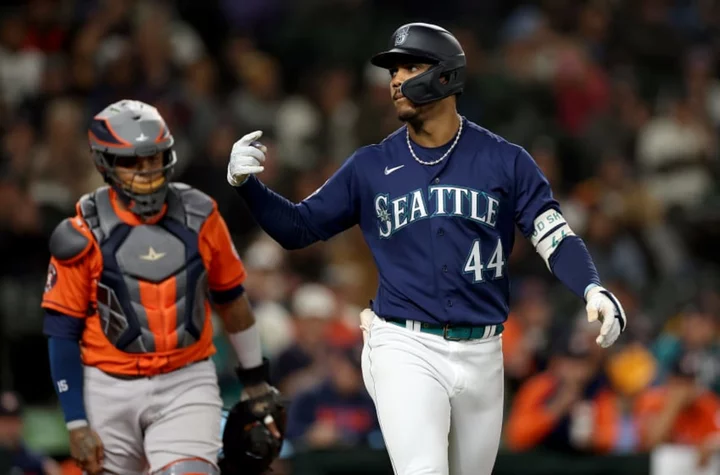 Benches clear: Astros start a fight with Julio Rodriguez for no good reason