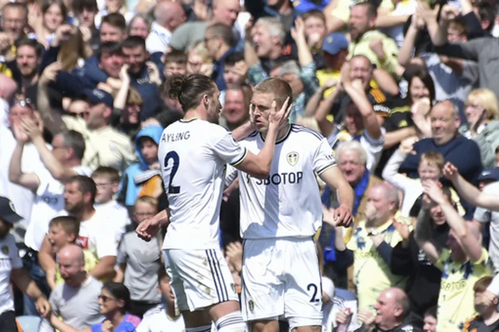 Newcastle held 2-2 by Leeds, manager Howe accosted by fan