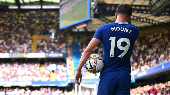 Man Utd confirm surprising shirt number for Mason Mount