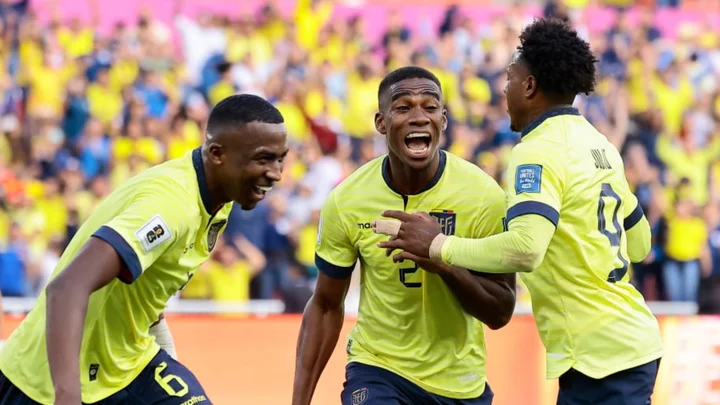 Ecuador stuns Uruguay thanks to two Felix Torres goals