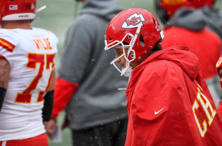 Patrick Mahomes sick: Is Chiefs QB playing Sunday? Latest flu updates