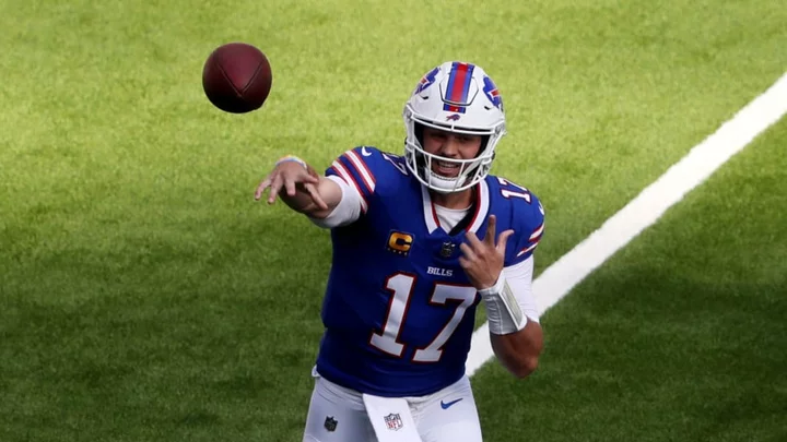 Josh Allen Calls Buffalo Bills 'LeBron James' Audible Before Key Third Down Conversion