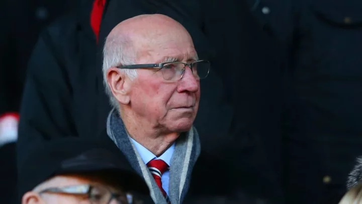 Man Utd players past and present pay tribute to Sir Bobby Charlton