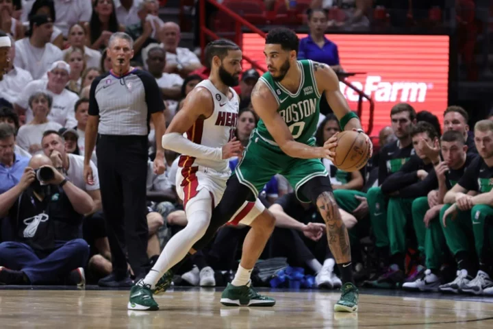 Celtics stay alive with victory at Heat