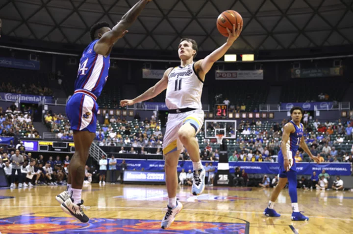 Ighodaro leads No. 4 Marquette to 73-59 rout of top-ranked Kansas in Maui Invitational semifinals