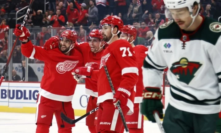 Perron scores 300th goal, Red Wings hand Wild seventh consecutive loss, 4-1