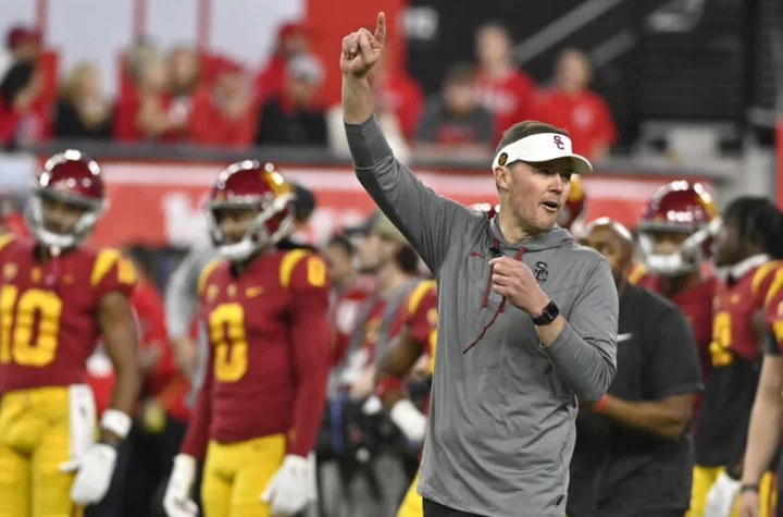 Lincoln Riley lone wolfs defense of Deion Sanders’ use of transfer portal at Colorado