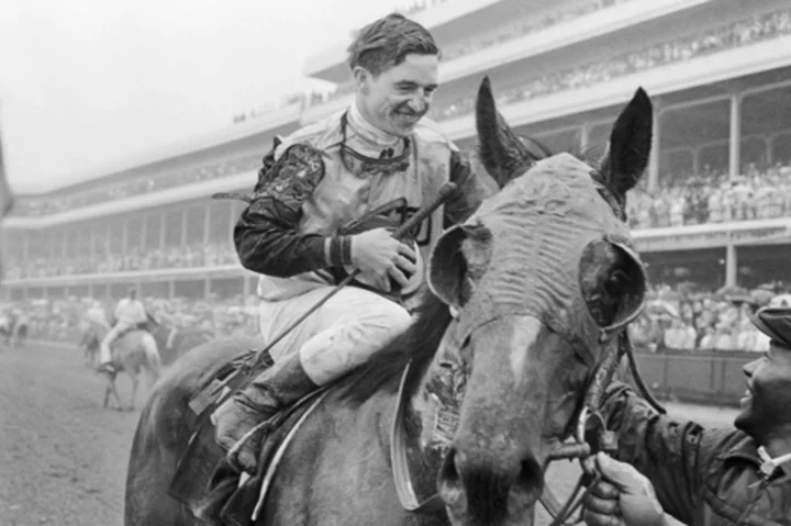 Bobby Ussery, Hall of Fame jockey whose horse was DQ'd in 1968 Kentucky Derby, dies at 88