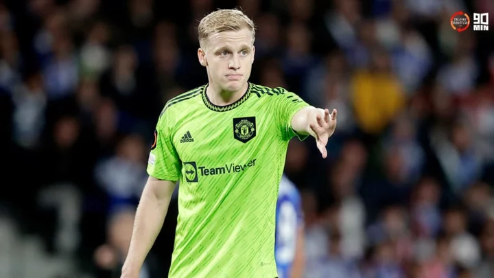 Donny van de Beek exploring options to leave Manchester United