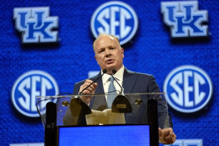 Kentucky and coach Mark Stoops seek rebound from 2022 falloff. Liam Coen's return as OC could help.