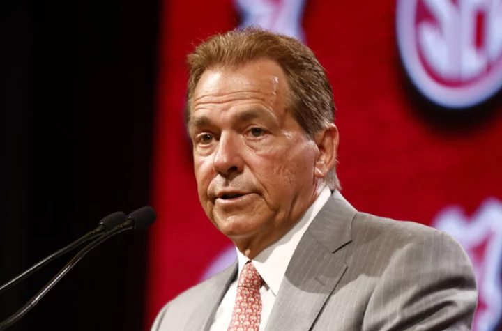 Nick Saban dodging Alabama’s QB question is terrifying for Crimson Tide