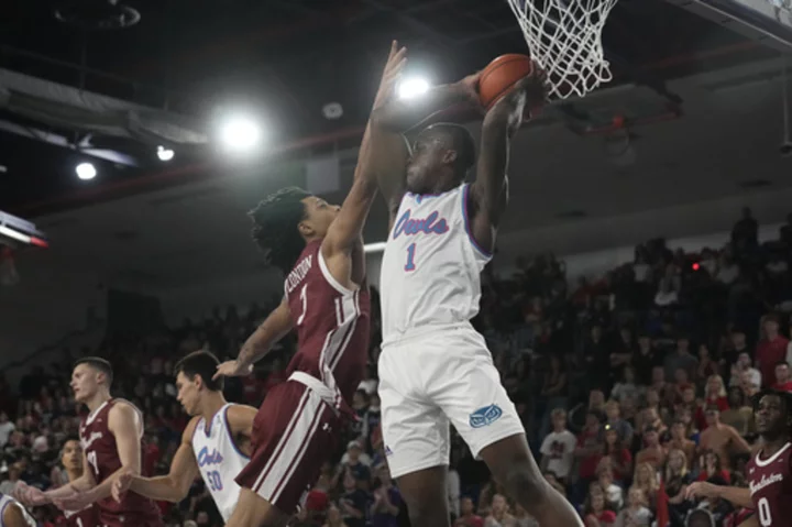 Johnell Davis scores 24 points to lead No. 13 Florida Atlantic over Charleston 90-74